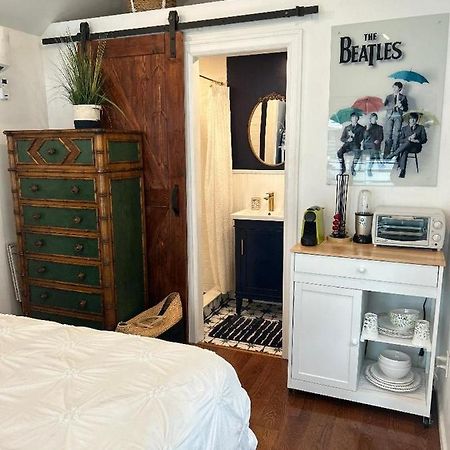 Adorable 1 Bedroom Cottage New York Exteriör bild